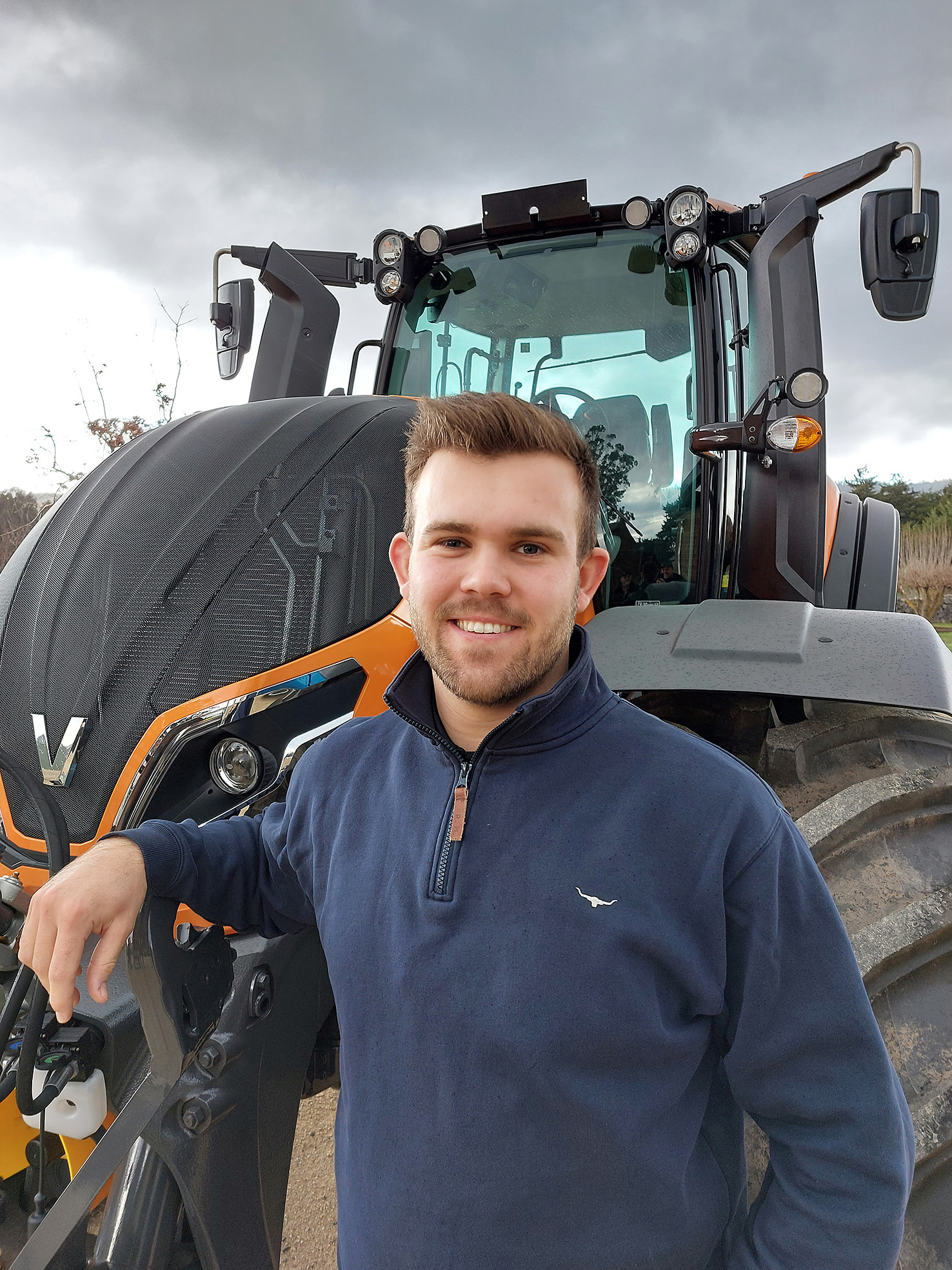 Nick Butcher, distribuidor de Valtra en la isla de Tasmania, aprecia el enfoque a medida de Valtra y el estudio Unlimited. 